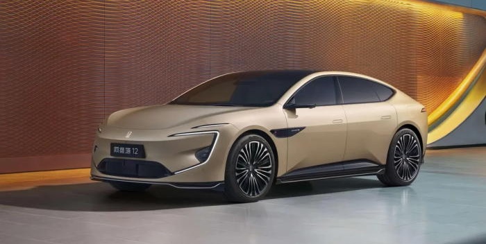 阿维塔 12 四激光版开启预售 2000 抵 5000 享智驾豪华双升级